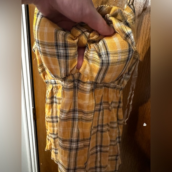 No Boundaries Yellow Plaid Crop Top - Picture 3 of 3